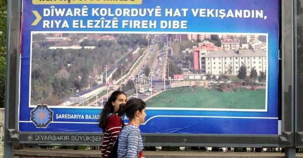 Diyarbakır'da belediyeden askere 'yol teşekkürü' (2)