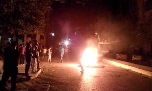 Diyarbakır'da gergin gece: PKK'lılar yol kapattı