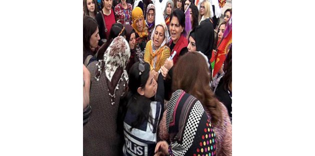 Diyarbakır'da Kadınlar Günü, mitingle kutlandı