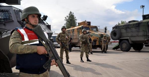 Diyarbakır'da 'kobani Yürüyüşü' Gerginliğinde, Asker Kente İndi