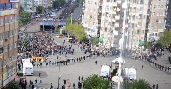 Diyarbakır'da 'kobani Yürüyüşü' Gerginliğinde, Asker Kente İndi (2)