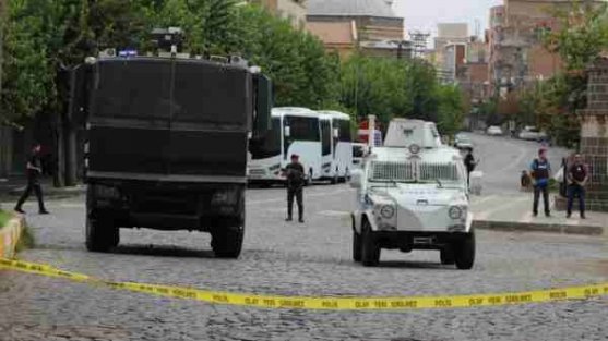 Diyarbakır'da Silah ve Bomba Sesleri