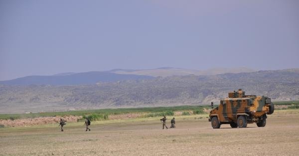 Doğubayazıt'ta PKK ile çatışma: 1'i ağır 3 asker yaralandı - ek fotoğraf