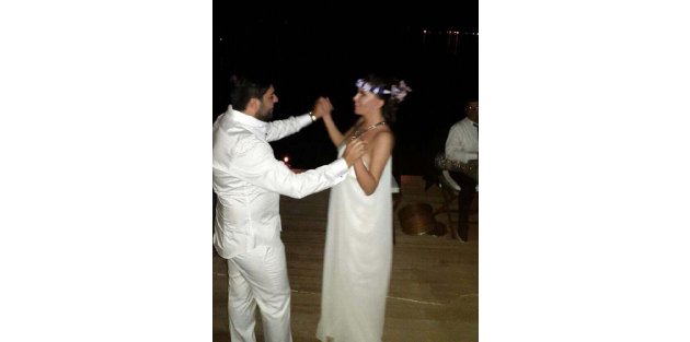 Ebru Yaşar, evlendi