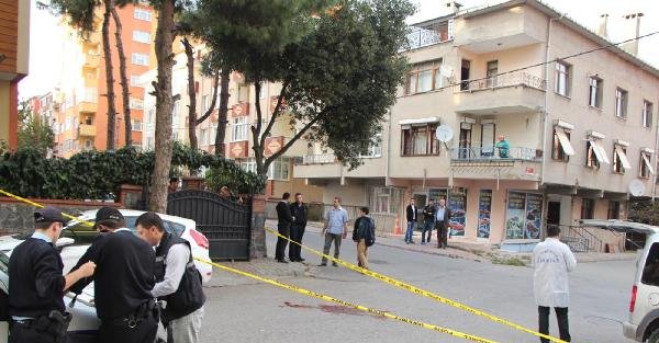 Ek Fotoğraflar // Yine Kadın Cinayeti: Eşini Sokak Ortasında Bıçaklayarak Öldürdü