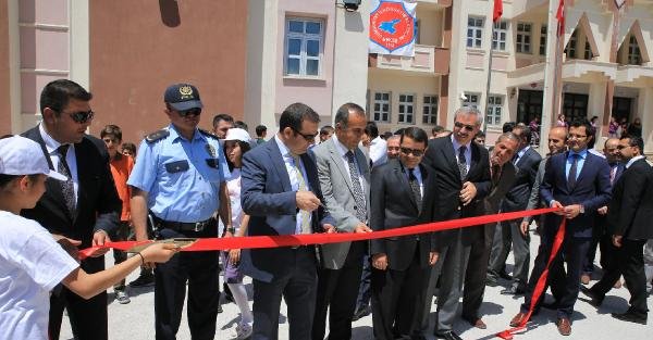 Erciş'te Bilim Fuarı ve kütüphane açıldı