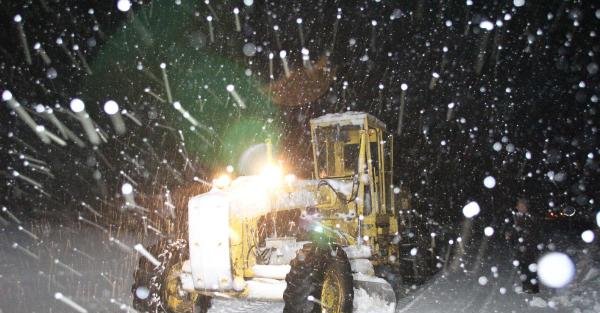Erdemli'de Kar Nedeniyle 20 Tır Yolda Mahsur Kaldı