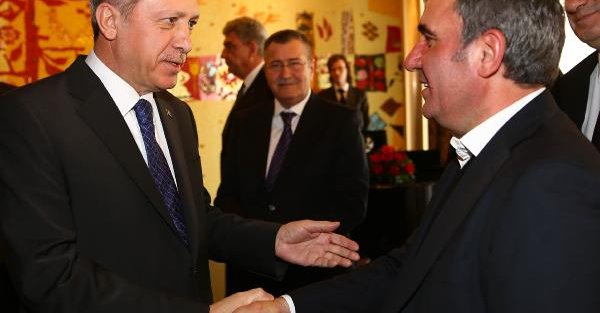 Erdoğan, Romanya ziyaretinde Galatasaray'ın efsane futbolcusu Hagi ile buluştu