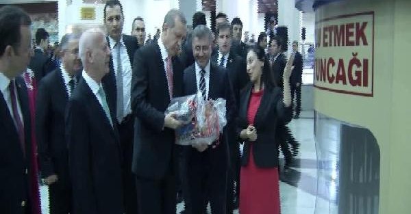 Erdoğan Suriyeli çocuklar için oyuncak kampanyasına katıldı