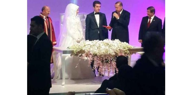 Erdoğan ve  Davutoğlu nikah şahidi oldu