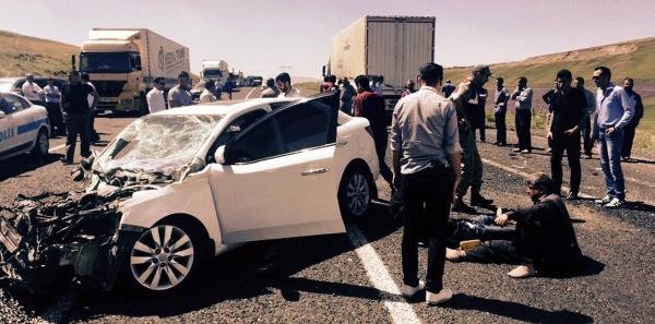 Erzurum'da otomobil ile TIR çarpıştı: 11 yaralı