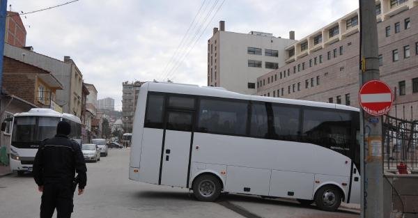 Eskişehir'de 'Usulsüz dinleme' operasyonunda gözaltına alınan 20 polis adliyeye sevk edildi