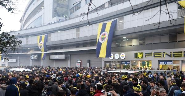 Fenerbahçe - Galatasaray maçı öncesi stat dışı ve saha içi fotoğrafları