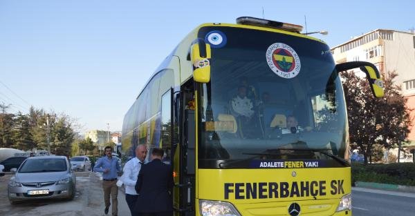 Fenerbahçe kafilesi, Bursa'ya tatlı yiyerek geldi- Ek fotoğraflar