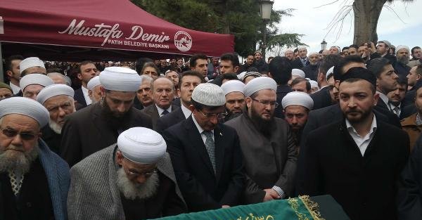 Fotoğraflar (1)  / Başbakan Davutoğlu, İsmail Ustaosmanoğlu'nun cenazesine katıldı