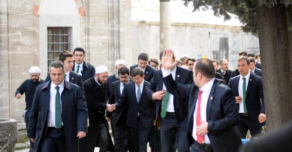 Başbakan Ahmet Davutoğlu, İsmail Ustaosmanoğlu'nun cenazesine katıldı