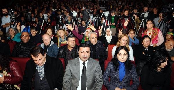 Fotoğraflar / Demirtaş Ve Yüksekdağ Son Siyasal Gelişmelerle İlgili Basın Toplantısı Düzenledi