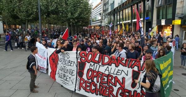 Frankfurt’ta mültecilere destek yürüyüşü