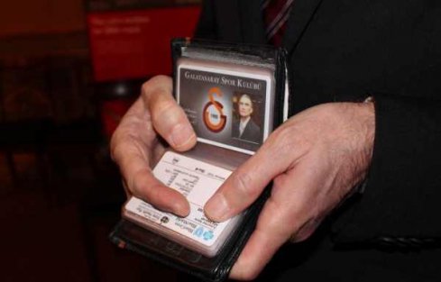 Galatasaray'a Nobel Ödüllü üye geldi; Aziz Sancar üyelik kartını aldı