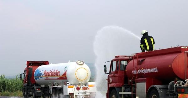 Gaz kaçıran LPG yüklü tanker paniğe neden oldu