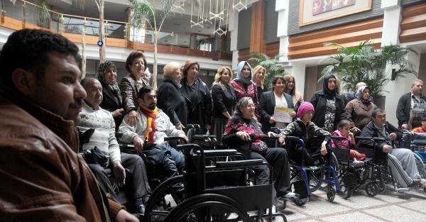 Gaziantep'te 17 engelliye tekerlekli sandalye