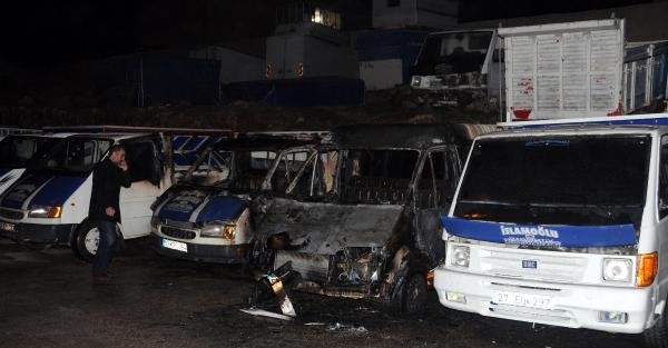 Gaziantep'te park halindeki 4 araç yandı