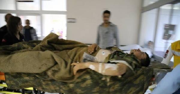 Hakkari'de askeri üs bölgeye yıldırım düştü, 5 asker yaralandı (Fotoğraf)