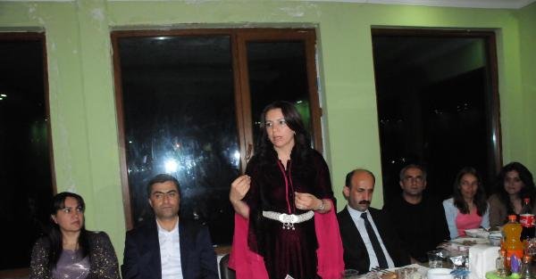 Hakkari'de HDP adayları, esnafla yemekte buluştu
