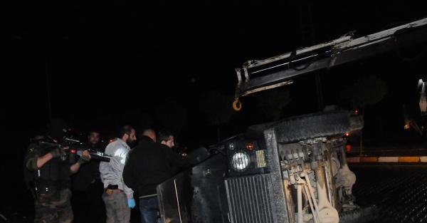 Hakkari'deki Kobani Eyleminde Bir Banka Şubesine Molotoflu Saldırı Düzenlendi(2)
