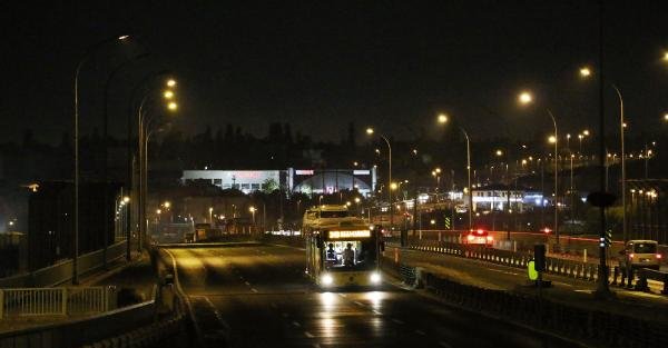 Haliç Köprüsü metrobüs yolu bakıma alındı
