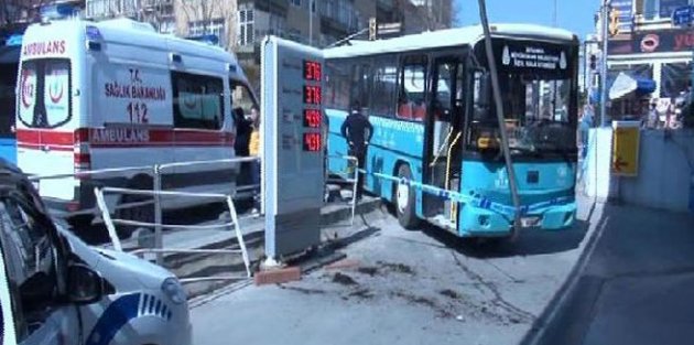 Halk otobüsü İle Ambulans Kaza Yaptı