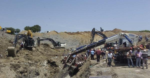 Hamzadere Barajı Sulama Kanalı inşaatında göçük: 3 işçi kurtuldu, 1 kayıp (2)- yeniden