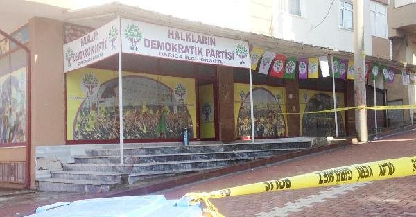 HDP'nin Darıca İlçe binası kurşunlandı