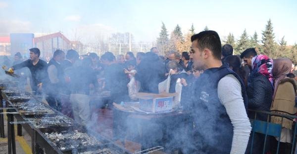 Horon Festivali’nde 2.5 ton hamsi pişirilerek, dağıtıldı