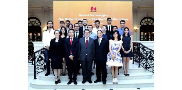 Huawei Türk öğrencileri Çin'de ağırladı