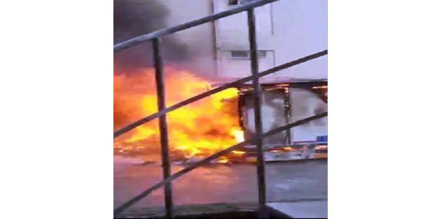 İkitelli'de kimyasal madde yüklü tankerde patlama: 2 yaralı