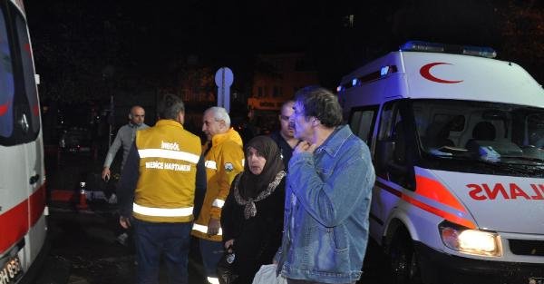 İnegöl'de 2 Ayrı Kazada 17 Kişi Yaralandı