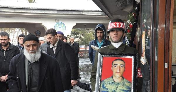 İntihar eden asker memleketi Tatvan'da toprağa verildi