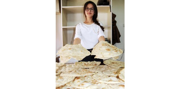 Iraklı mülteciler geçimlerini tandır ekmeği ile sağlıyor