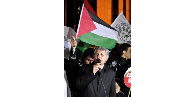 İsrail'in Mescid-i Aksa'yı Kapatmasını Protesto Ettiler