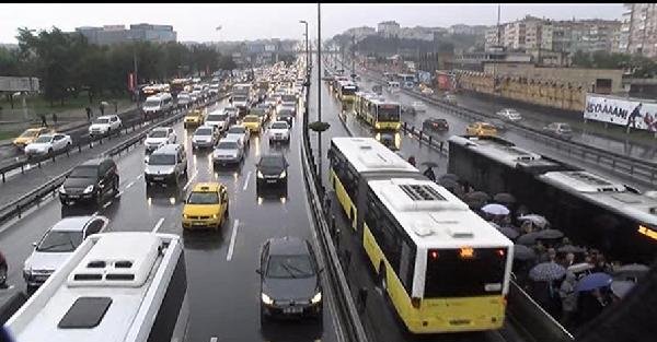 İstanbul Güne Yoğun Trafik Ve Kazalarla Başladı