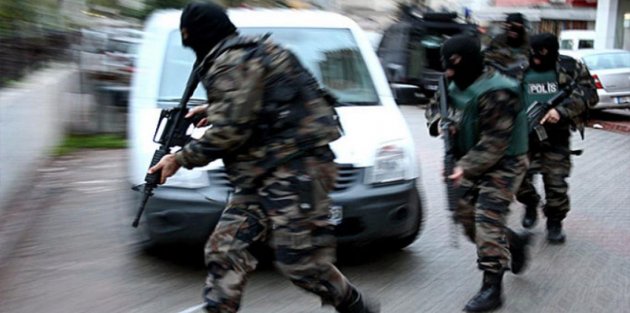 İstanbul'da lüks siteye polis terör operasyonu yaptı