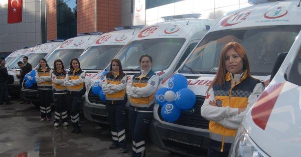 İzmir'e biri özel donanımlı 24 yeni ambulans