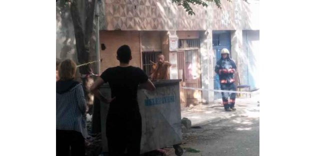 Kadıköy'de marangoz çıldırdı: Dükkanını ateşe verdi
