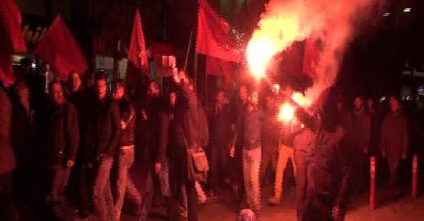 Kadıköy'deki Berkin Elvan gösterisinde olay; 2 polis hafif yaralı