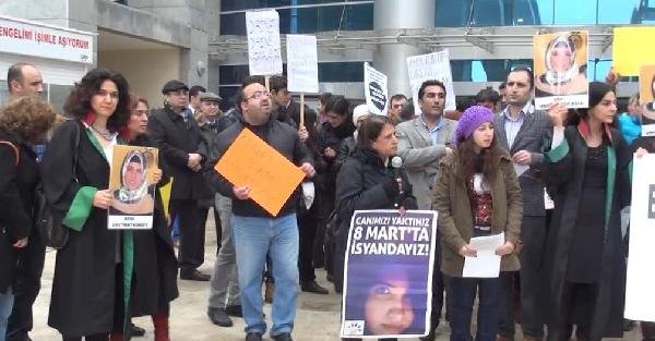Kadın cinayeti davası öncesi adliye önünde eylem