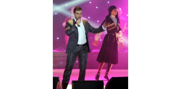 Kafkas şarkıcı Nahush Kerim Kayseri’de konser verdi