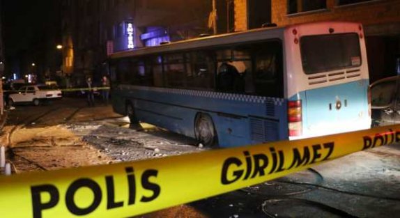 Kağıthane'de özel halk otobüsü ateşe verildi