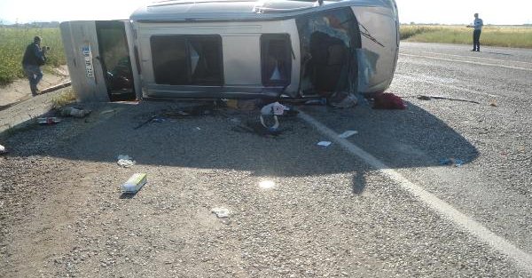 Kahta'da minibüs devrildi: 12 yaralı