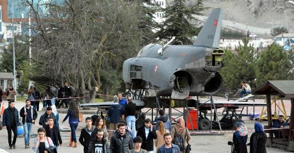 Karabük Üniversitesi’nde savaş uçağı sergilenecek